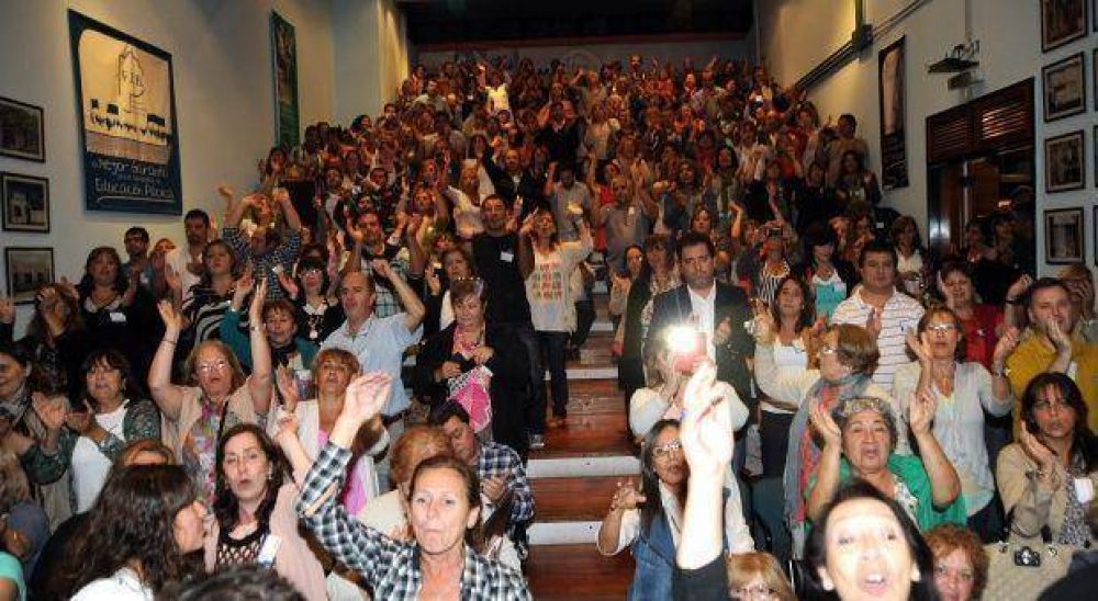 La FEB reanuda el Congreso de delegados en Luj�n para resolver c�mo contin�a el reclamo