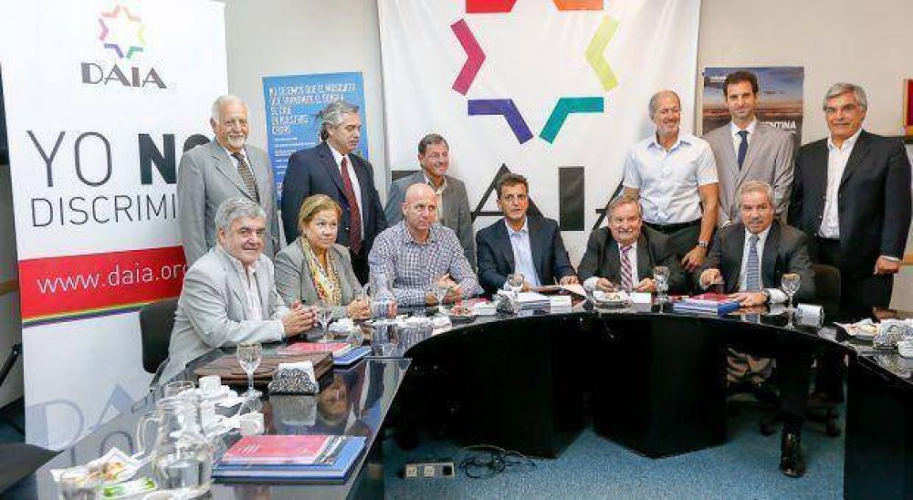 Massa se reuni� con con la DAIA y pidi� por la derogaci�n del acuerdo con Ir�n