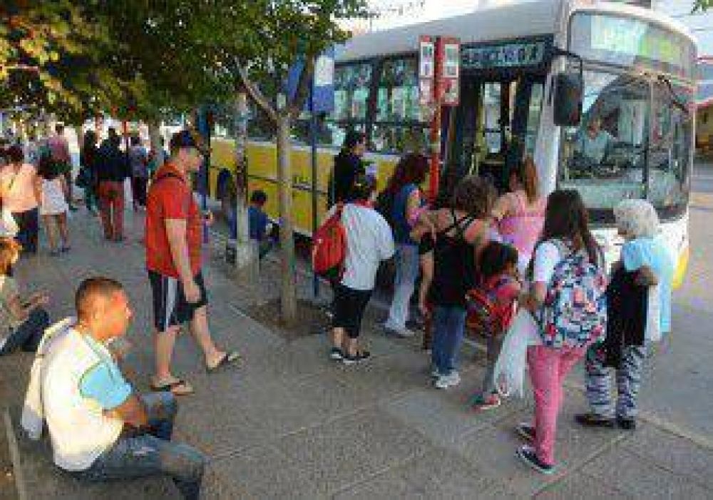 Tras 40 horas, acreditaron los sueldos y los colectiveros levantaron el paro 