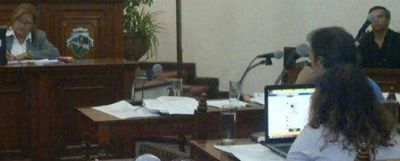 Una concejal del PO revisaba su Facebook en plena sesi�n