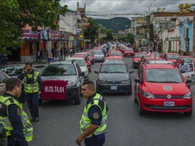 �Hay agencias que cobran $10 mil al a�o a los remiseros�