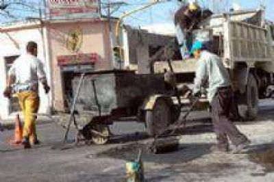 Salta: El municipio pone en marcha el plan bacheo en las calles del centro