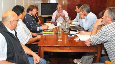 El Gobierno reabri� la paritaria pero la ATECh extendi� el paro