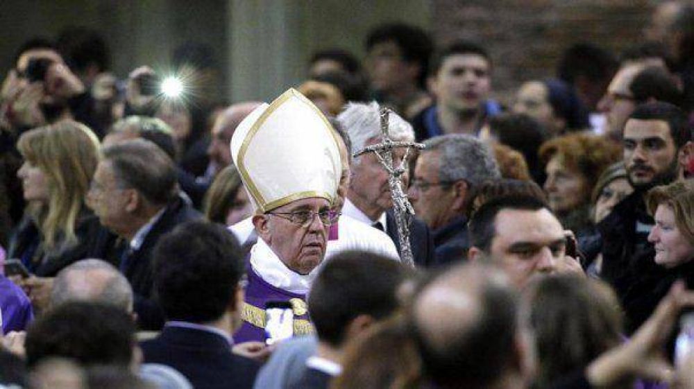 El Sumo Pont�fice tuite� en el aniversario de su papado: "Recen por m�"