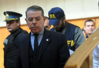 Capitanich no opin� sobre Oyarbide