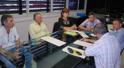 Firman nuevo convenio para finalizar las 96 viviendas UPCP