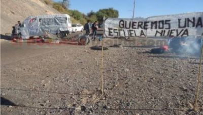 Vecinos de Tat�n cortan ruta 34 en reclamo de una nueva escuela
