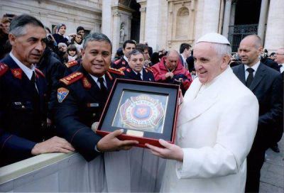 Los Bomberos de Tigre junto al Papa Francisco