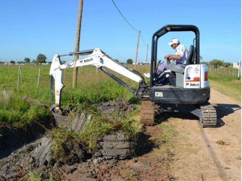 Nuevos trabajos de saneamiento y adecuaci�n de canales en Los Talas