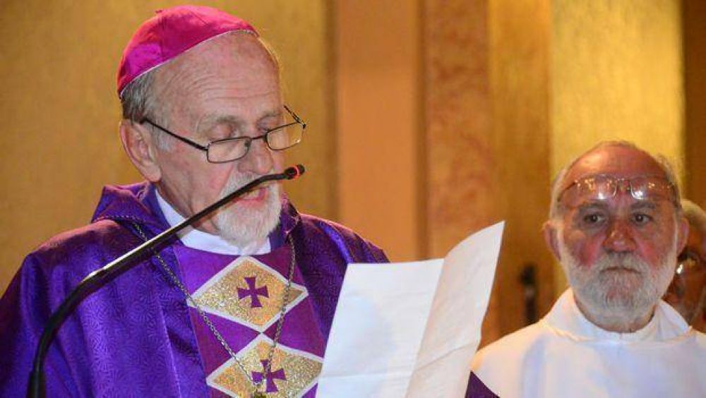 El obispo Vicente Bokalic record� al papa Francisco durante su homil�a
