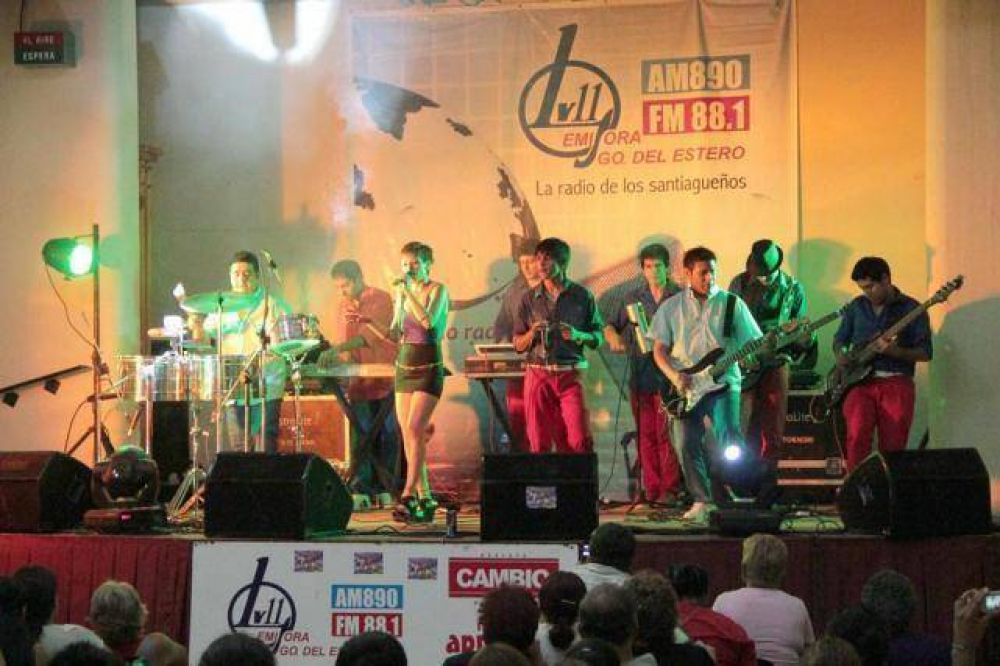 Gal�cticos brind� su show en el Audit�rium de �La Radio de los Santiague�os�