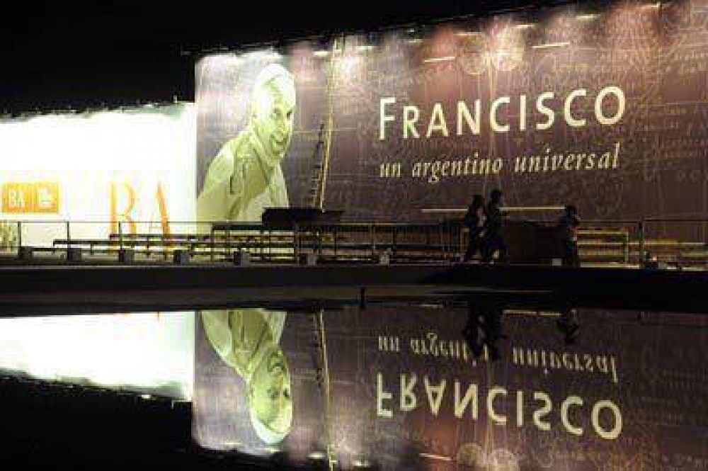 Ultiman detalles finales para la muestra del papa Francisco en el MAR