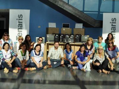 La empresa Tenaris don� equipos informaticos a escuelas de Z�rate y Campana