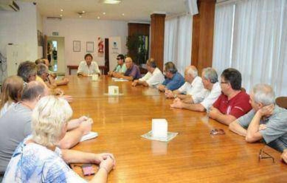 Taxistas acordaron un valor para el ajuste de la tarifa y lo presentar�n en el Municipio