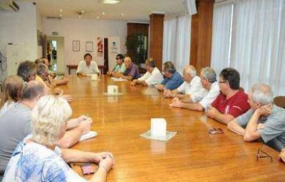 Taxistas acordaron un valor para el ajuste de la tarifa y lo presentar�n en el Municipio