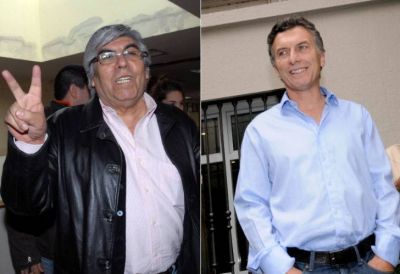 Por las paritarias docentes, Moyano elogi� a Macri y critic� al gobierno