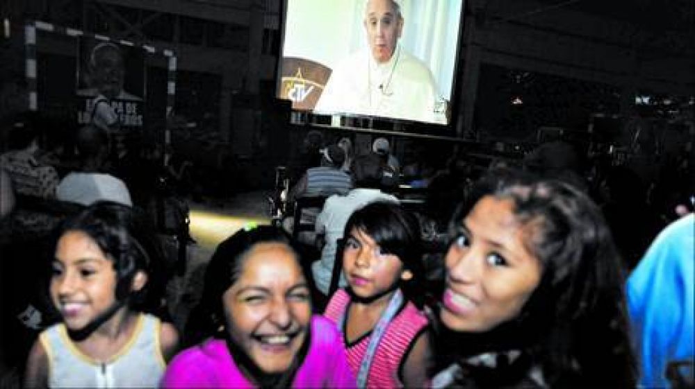 En un mensaje a los pobres, el Papa pidi� que lo ayuden