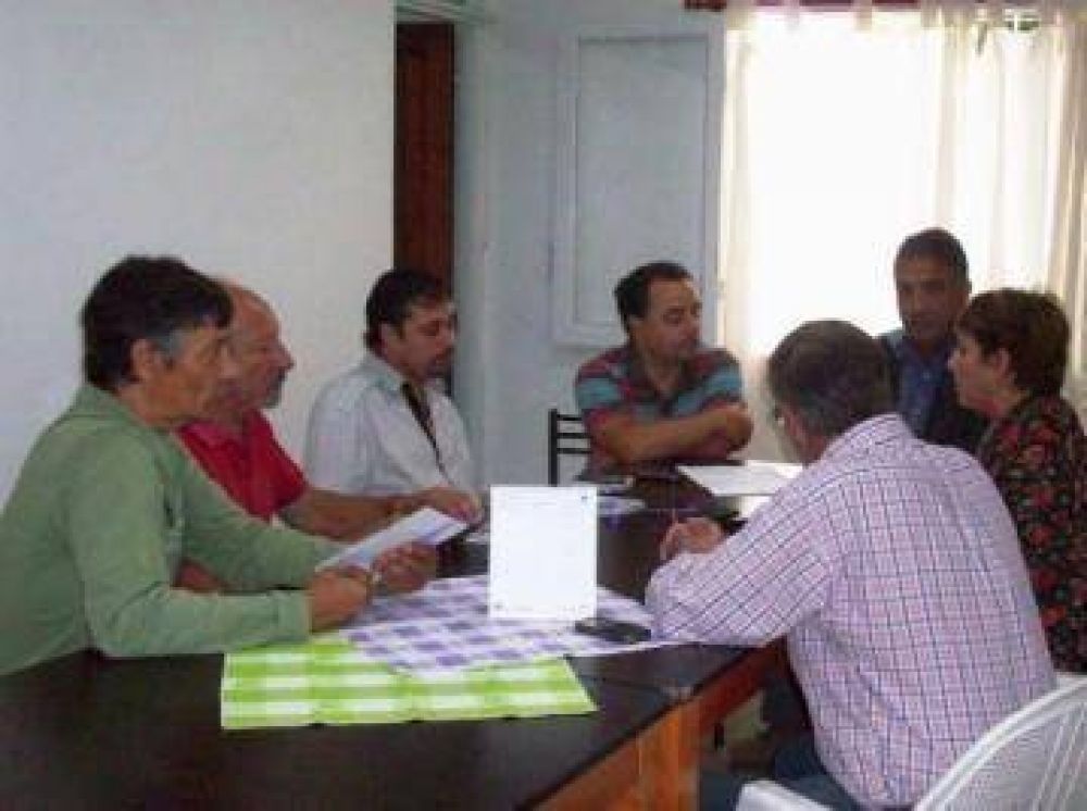 Entrega de nueva carteler�a para transportes escolares y remises