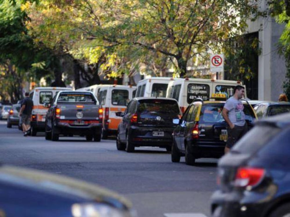 Desde abril estar� prohibido estacionar frente a unas 50 escuelas de la ciudad