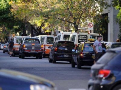 Desde abril estar� prohibido estacionar frente a unas 50 escuelas de la ciudad