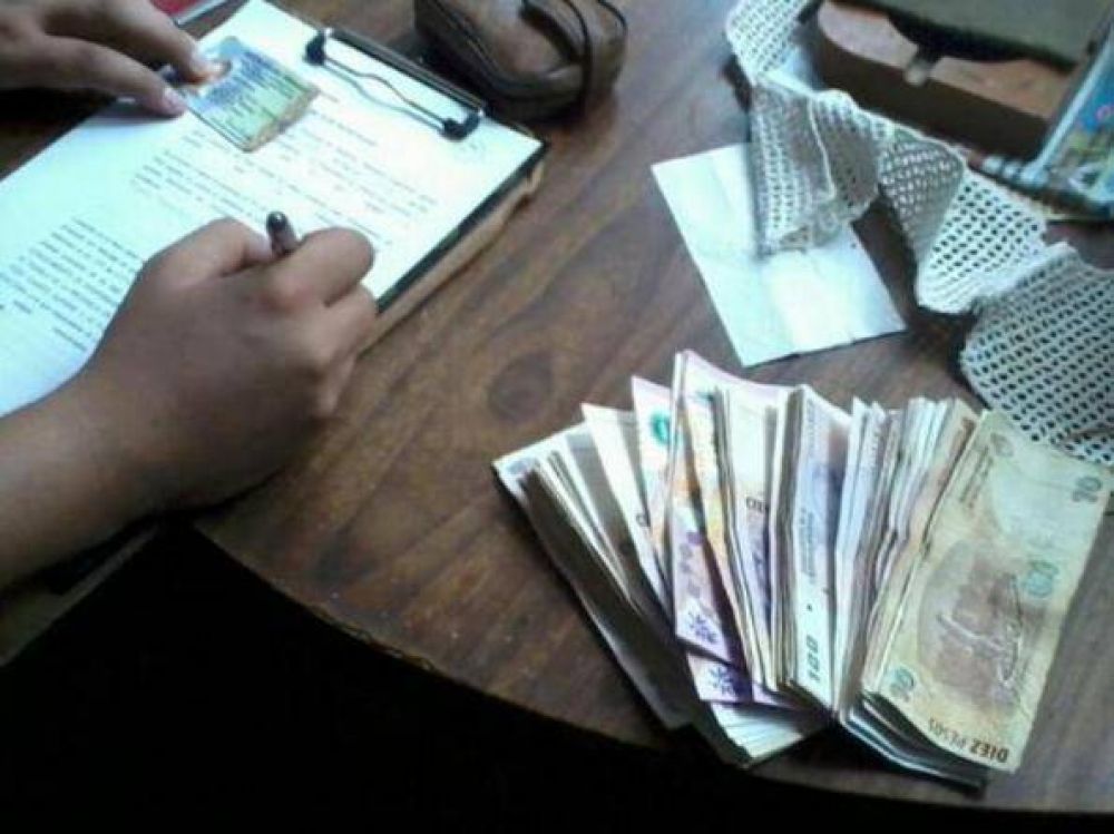 Una mujer detenida por robarle ms de 11000 pesos a una anciana