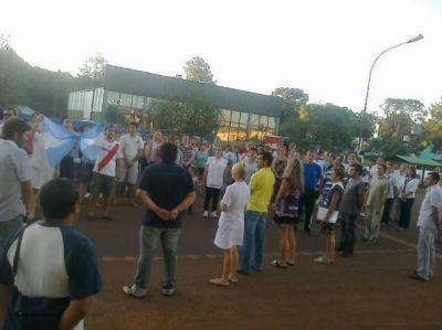 Docentes autoconvocados realizaron una asamblea en San Vicente