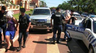Investigan incendio intencional de una casa y hay cinco sospechosos detenidos