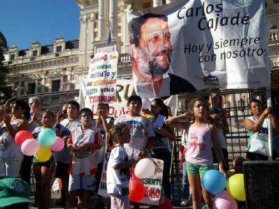 Con la m�stica del padre Cajade presente, se llev� a cabo la marcha por la deuda que mantiene la provincia con su obra