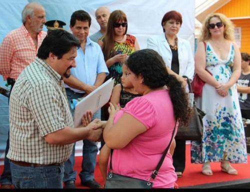 Closs inaugurar� una escuela y entregar� viviendas en Colonia Delicia