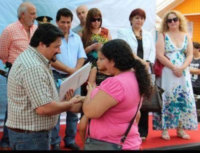 Closs inaugurar� una escuela y entregar� viviendas en Colonia Delicia
