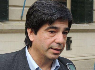 L�pez Muntaner tambi�n cree que la educaci�n debe ser un servicio p�blico esencial