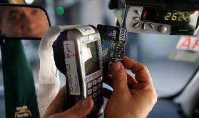 Buscan implementar pago con tarjeta en taxis y remises en la Provincia