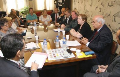 Abuelos aceptan buscar una sede c�ntrica alternativa para el EPAM