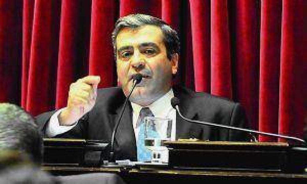 Cano present� una denuncia penal contra el juez Oyarbide