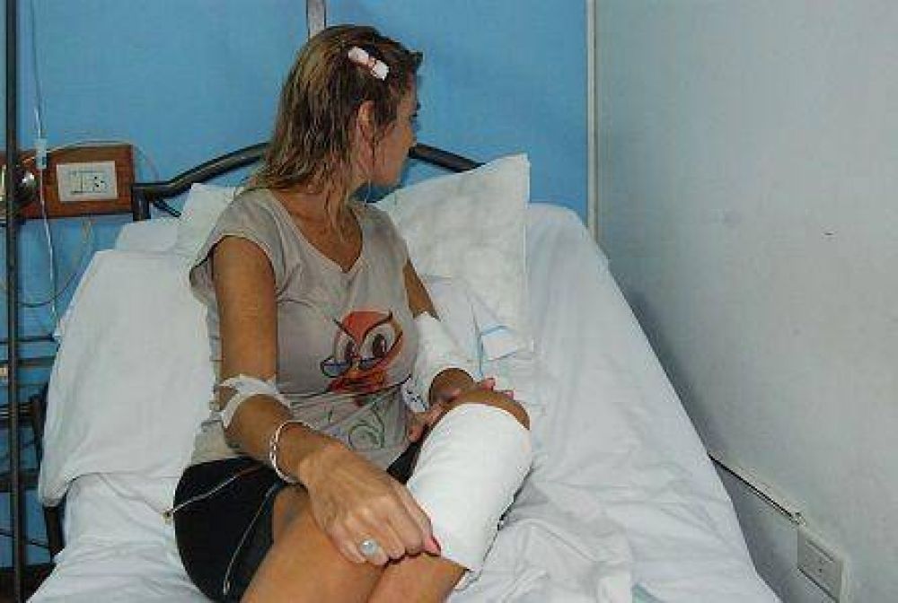 Dos motochorros atacaron violentamente a una mujer y la dejaron inconciente