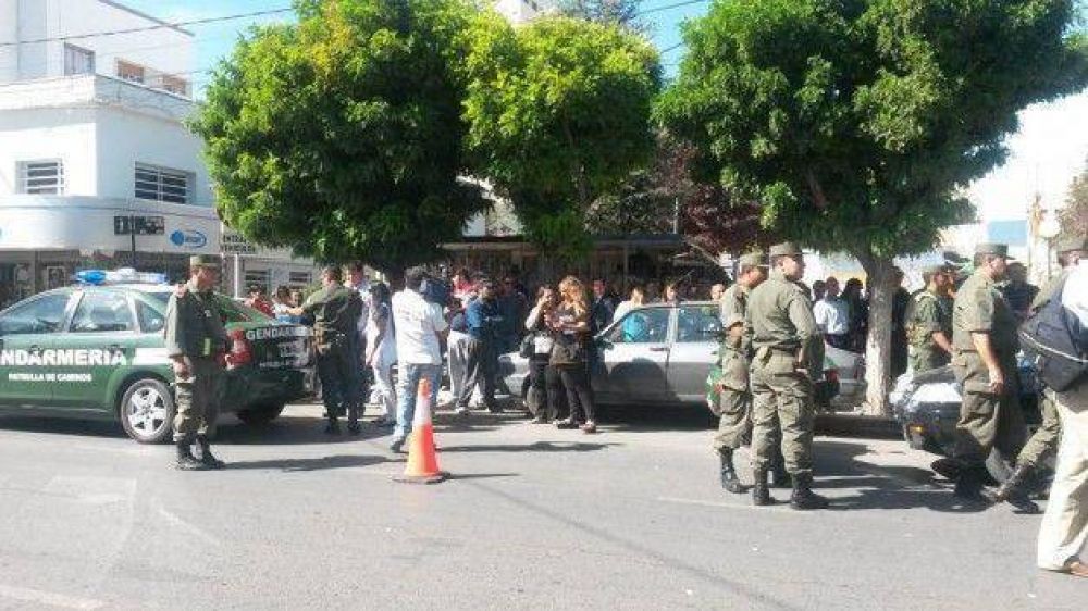 Fuerte operativo anti drogas en pleno centro de Trelew