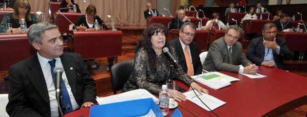 Dufour inst� a aprobar la expropiaci�n de los bienes de Alpesca