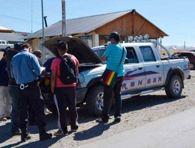 Capturan una camioneta Ford que ten�a pedido de secuestro