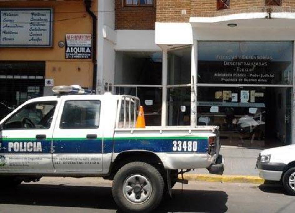 Asaltaron panader�a tras amenazar a una empleada y se llevaron dinero