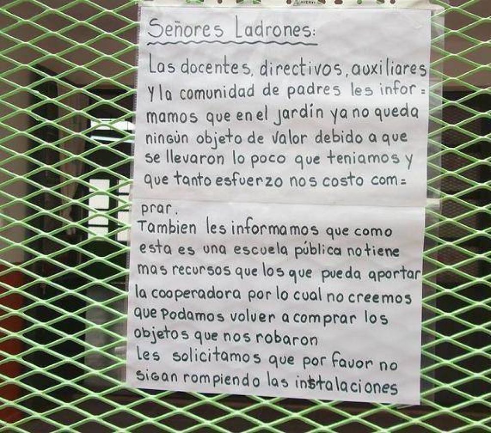 ROBAN EN ESTABLECIMIENTO EDUCATIVO Y LA DIRECTORA ESCRIBE CARTA A LOS LADRONES