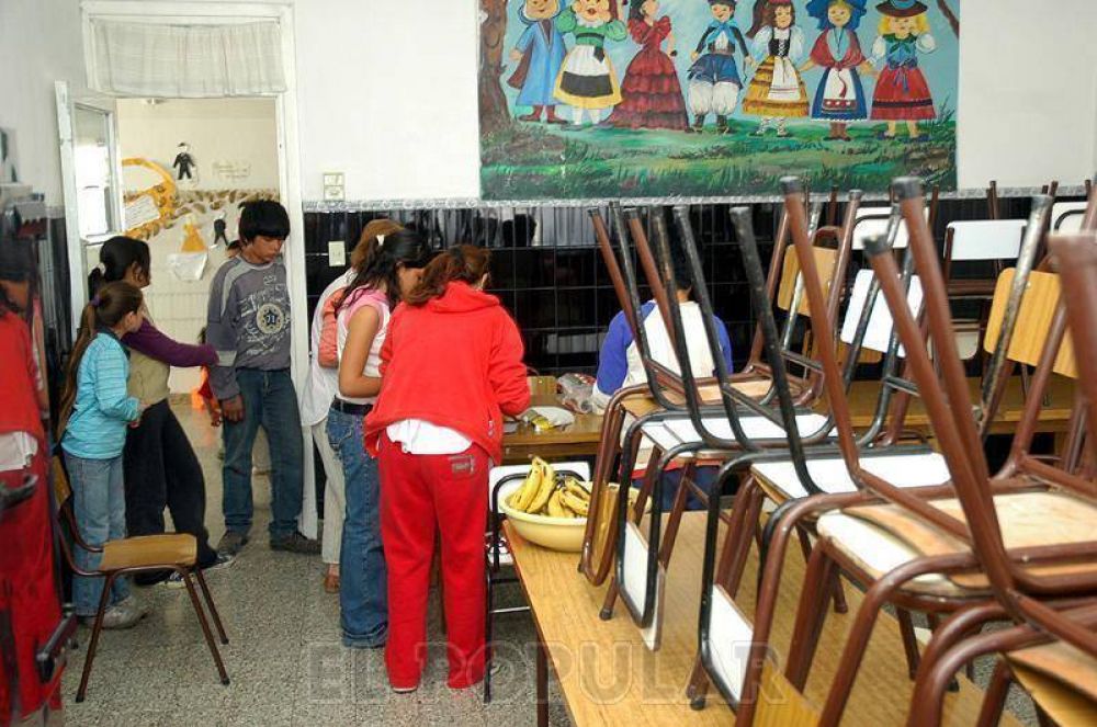 Concejales proponen que comedores sean financiados por el Fondo Educativo