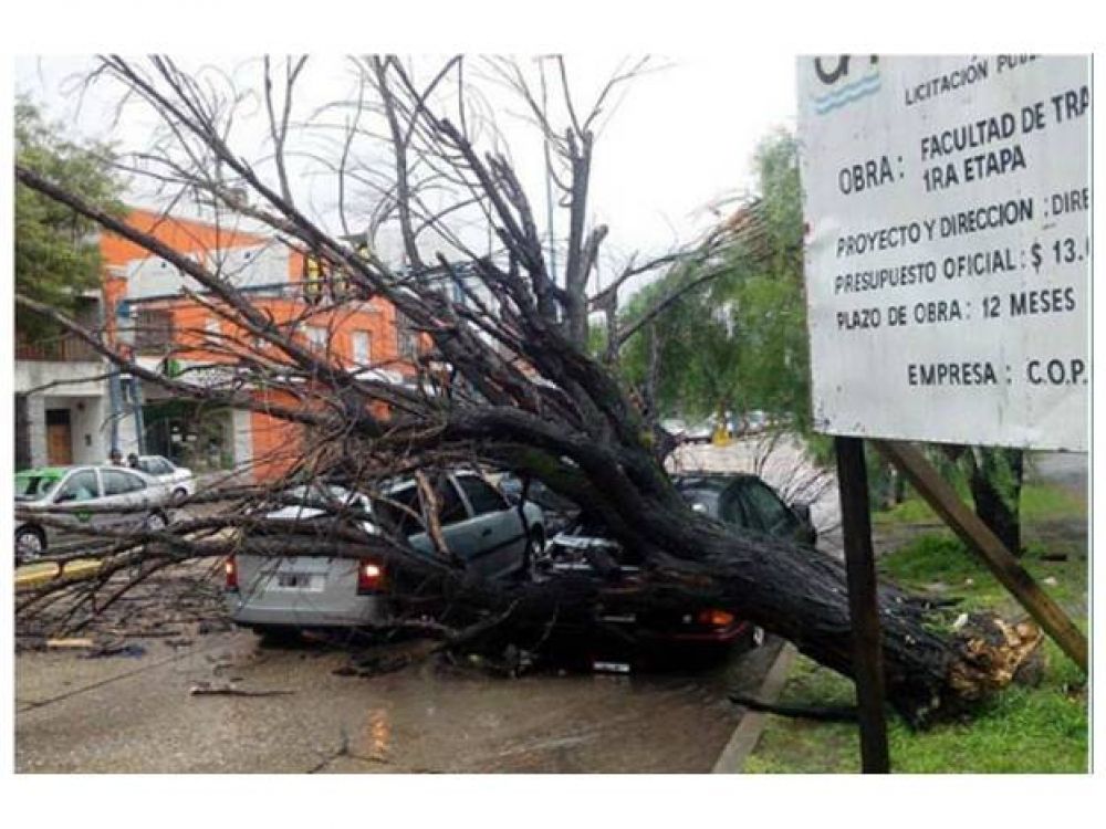 Intenso temporal de agua y viento castig� fuerte a Paran�