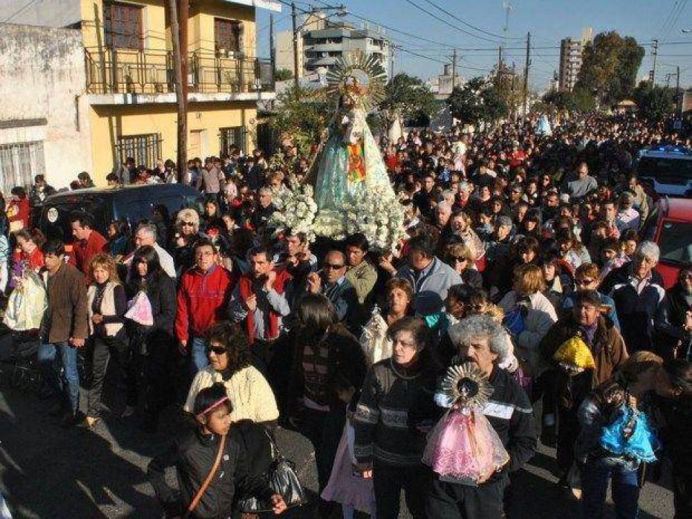 Los salte�os esperan a la Virgen de Urkupi�a