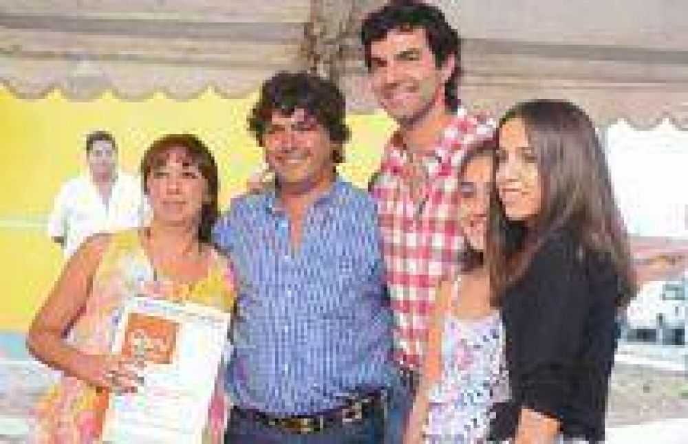 Urtubey: "No vamos a descansar hasta lograr que cada salte�o tenga un lugar digno para vivir"