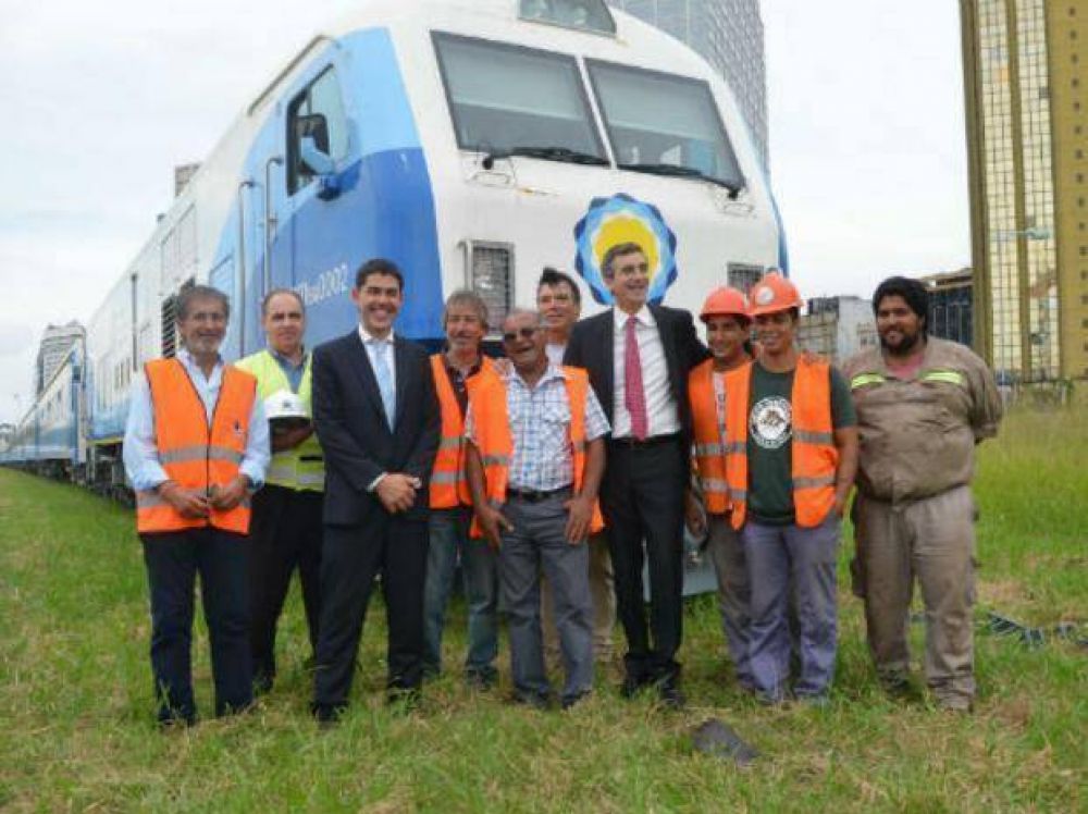 Llegaron los �ltimos vagones para el tren que unir� los ramales a Buenos Aires