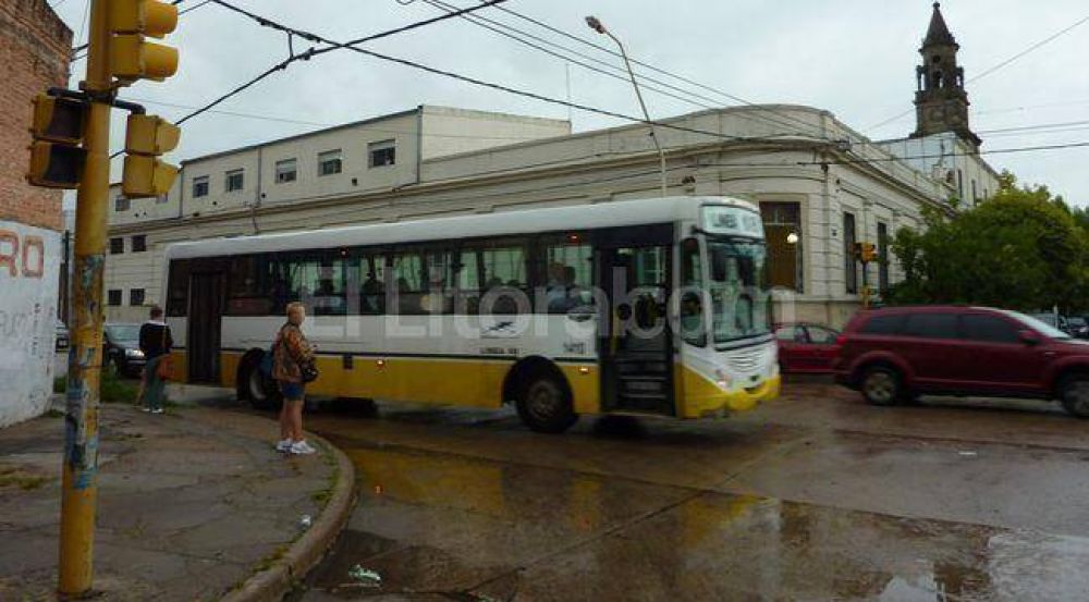 Muri� una adolescente embestida por un colectivo