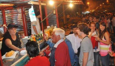El parque Sarmiento recibi� una deliciosa lluvia de choripanes