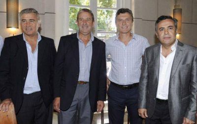 Sanz, enojado por foto de Cobos y Aguad con Macri
