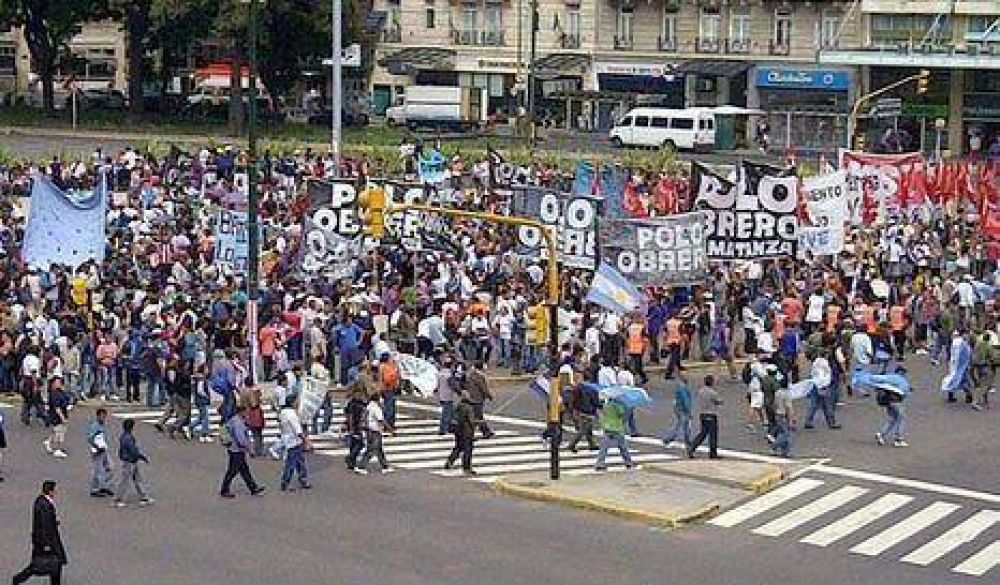 "Desalojan Panamericana pero no la 9 de Julio"