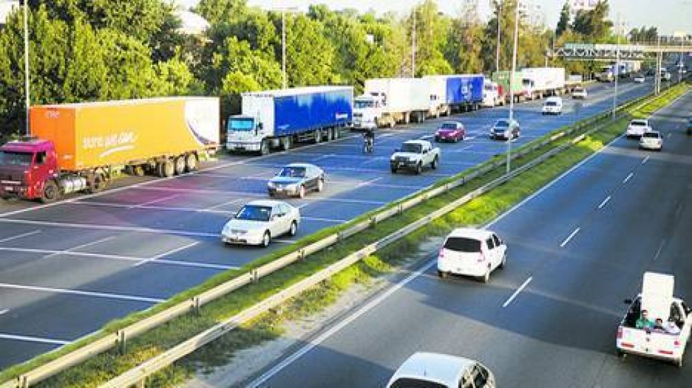 Para no pagar m�s peaje, paran los camiones en las banquinas